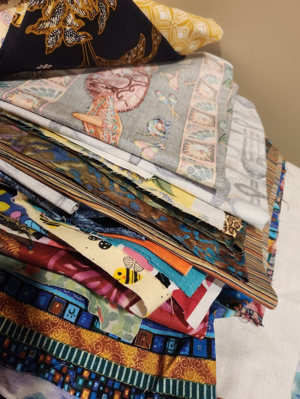 ONE Fabric Fat Quarter 18x21 (choose from pile) - Picture 5 of 14